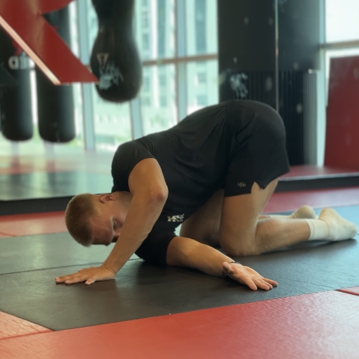 Kneeling thoracic and lat stretch on a mat